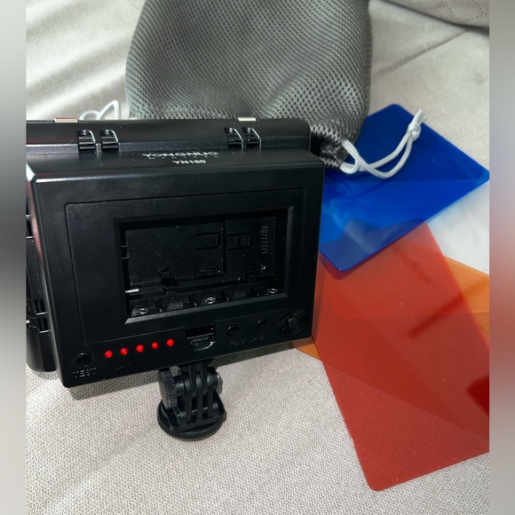 On camera light with 4 filters - Picture 3 of 3